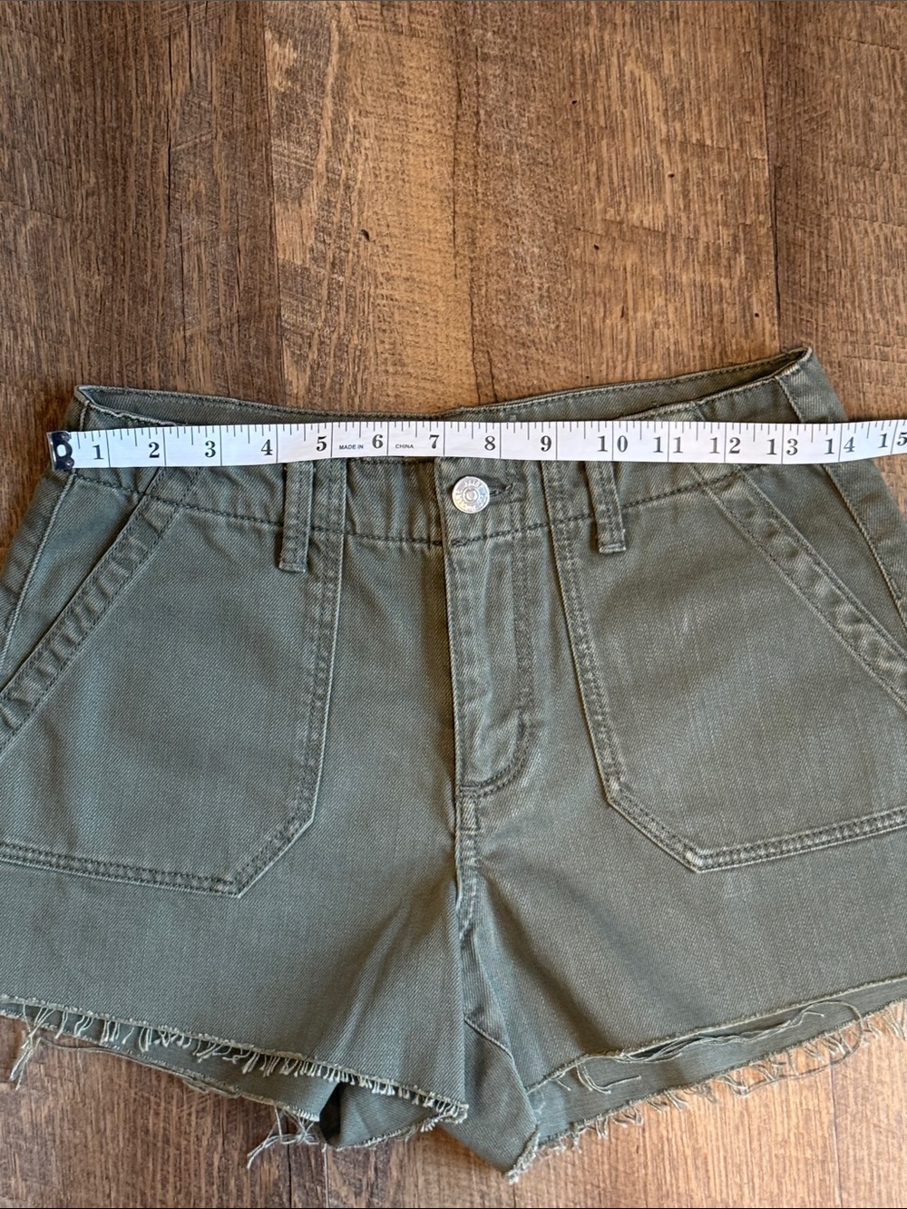 PAIGE Women’s Maisley Utility Washed Olive High-Rise Frayed Hem Shorts Size 26 - Picture 9 of 16